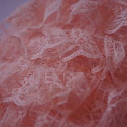 Плательная ткань с рюшами из гипюра