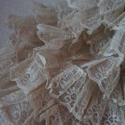 Плательная ткань с рюшами из гипюра 3